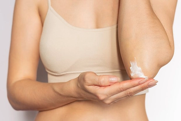 Сухость стоп и локтей может быть признаком болезни тонкого кишечника