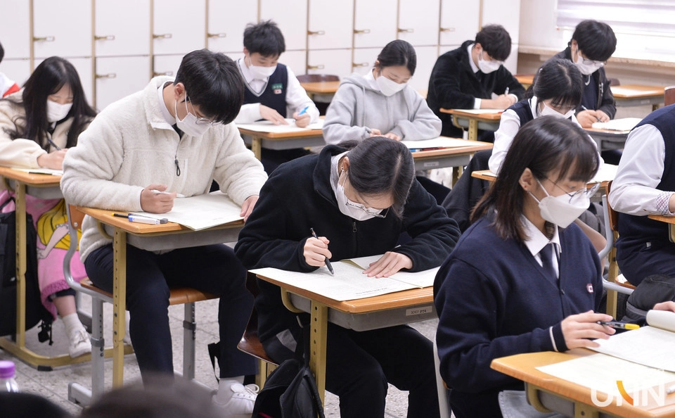 Южная Корея перенесла 140 авиарейсов ради тишины на школьном экзамене