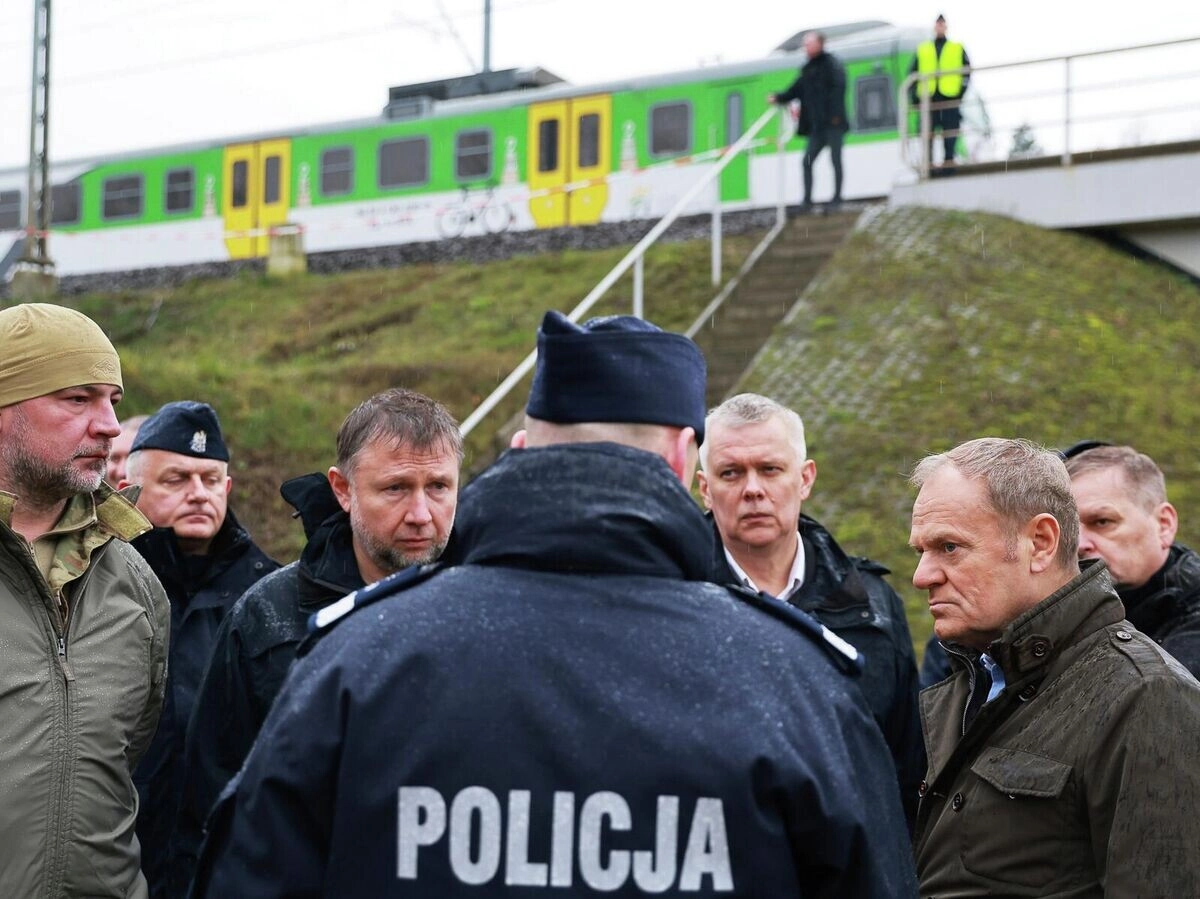 Премьер Польши обвинил граждан Украины в подрыве железной дороги