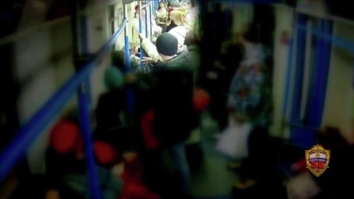 В Москве оштрафовали женщину за нападение на пассажирку в метро