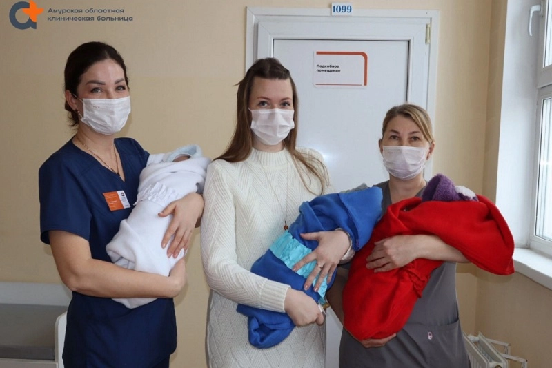 В Благовещенске родилась уникальная тройня — первый случай за три года