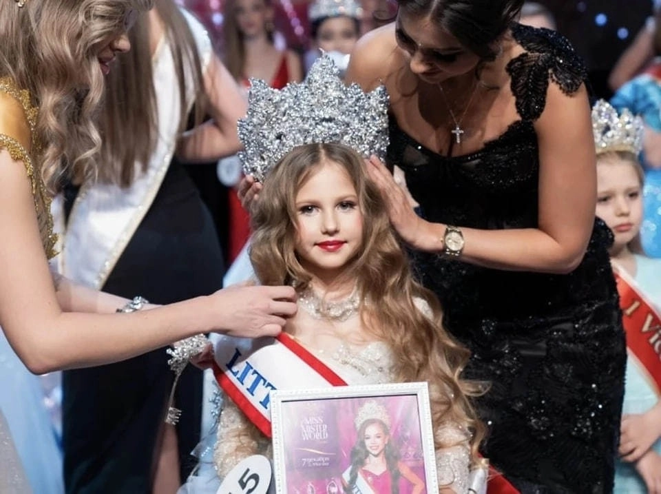 Семилетняя Стелла Крикунова из Воронежа признана самой красивой юной мисс России