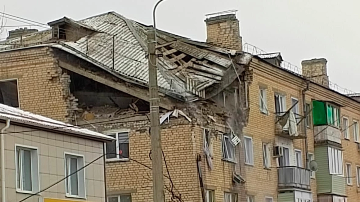 «Час в подъезде пахло газом. Потом бабахнуло»: взрыв в доме под Волгоградом