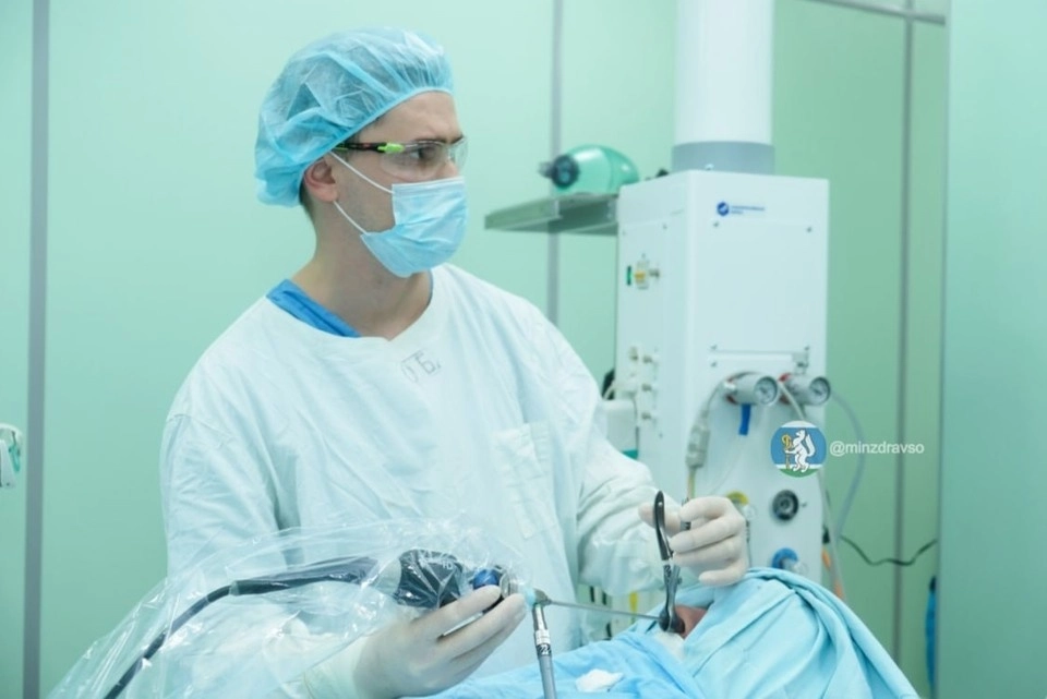 Свердловские онкологи впервые удалили опухоль основания черепа через нос