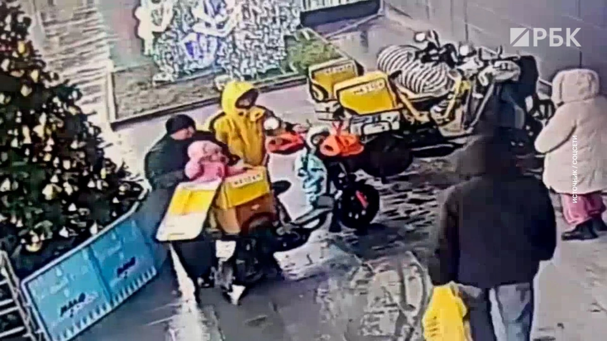 В Люберцах заметили курьеров, перевозивших малышей в термосумках