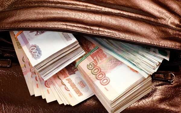 Москвичка нашла на балконе сумку с деньгами и драгоценностями на 100 млн рублей