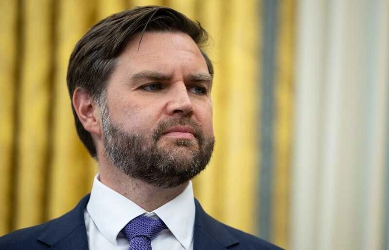 Неизвестный разбил окна в доме вице-президента США Джей Ди Вэнса