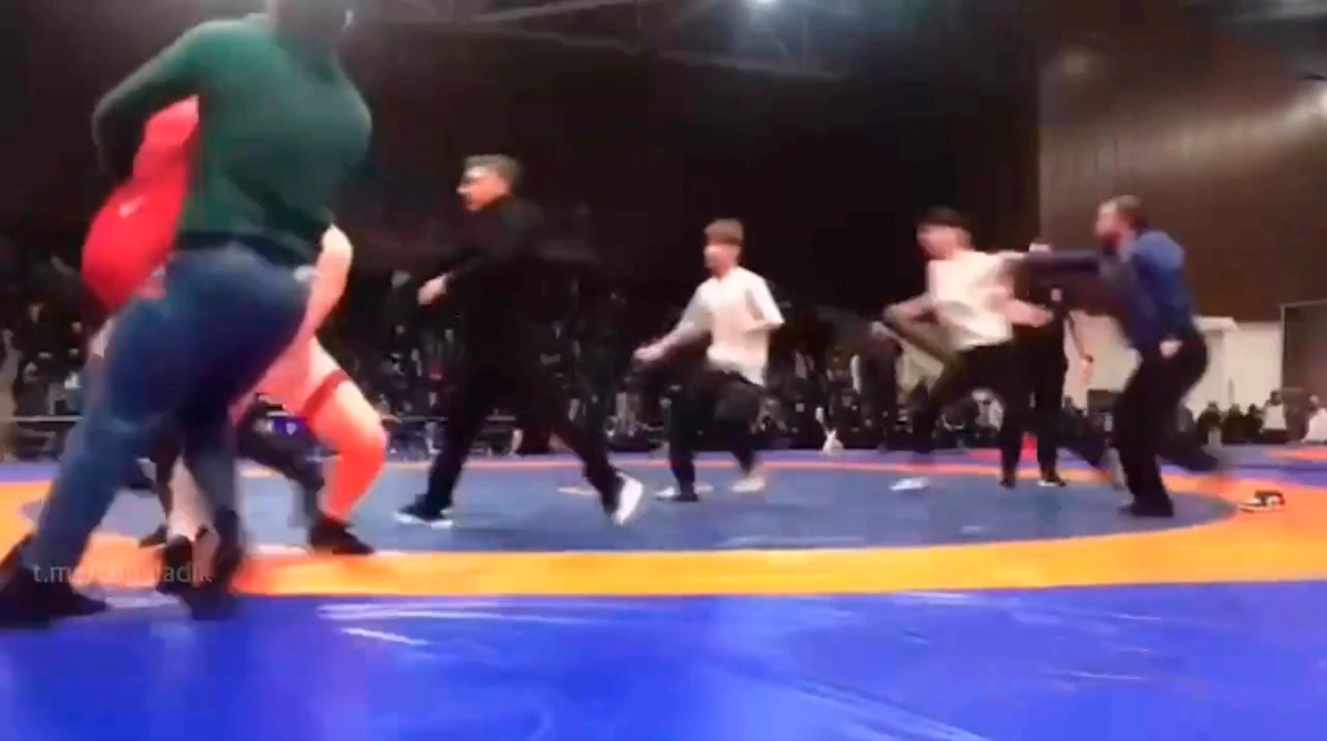 Массовая драка вспыхнула на первенстве СКФО по вольной борьбе в Грозном