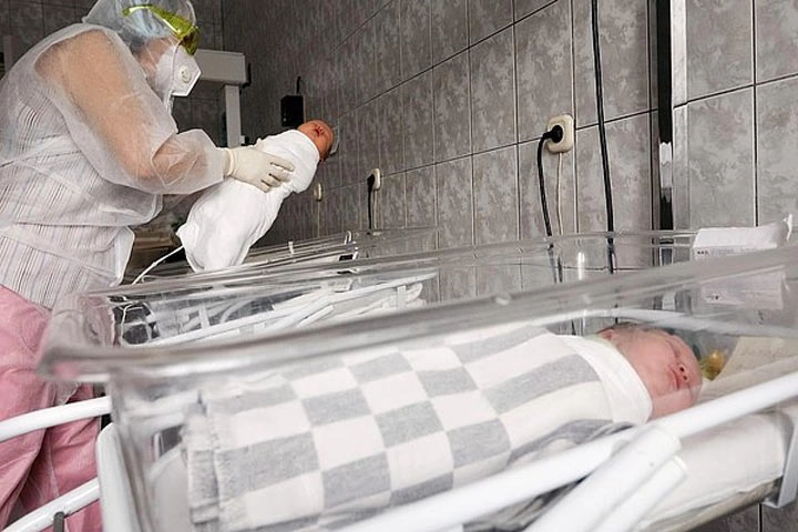 Пациентка рассказала, что в новокузнецком роддоме не показали её умершего новорожденного