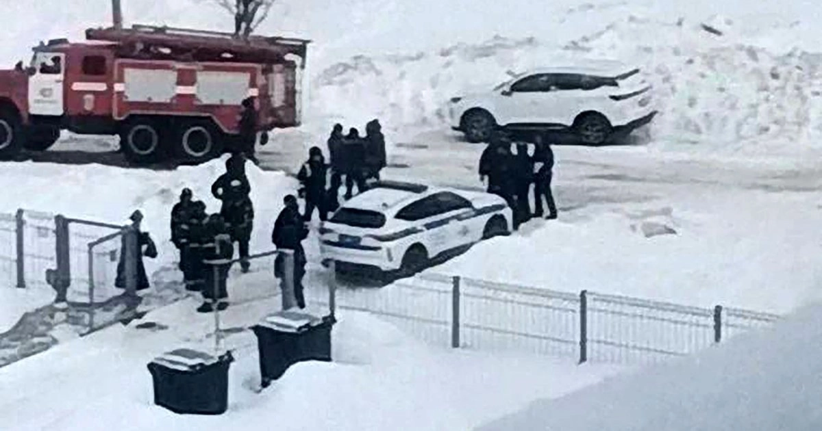 В Нижнекамске 13-летний подросток напал на уборщицу школы с ножом и петардами 