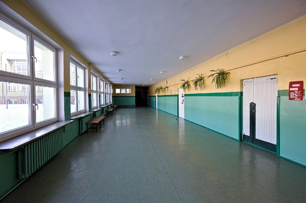 Завуча новосибирской школы наказали за установку камер в туалетах