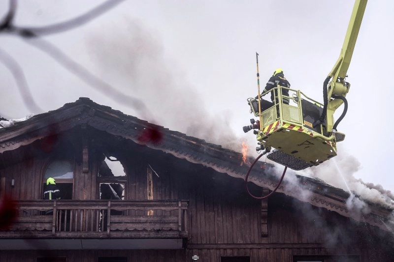 Пожар в пятизвёздочном отеле Grandes Alpes на курорте Куршевель: эвакуированы 270 человек