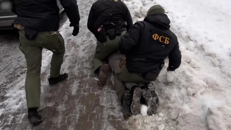 ФСБ задержала в Петербурге сторонника украинской организации, готовившего убийство военного